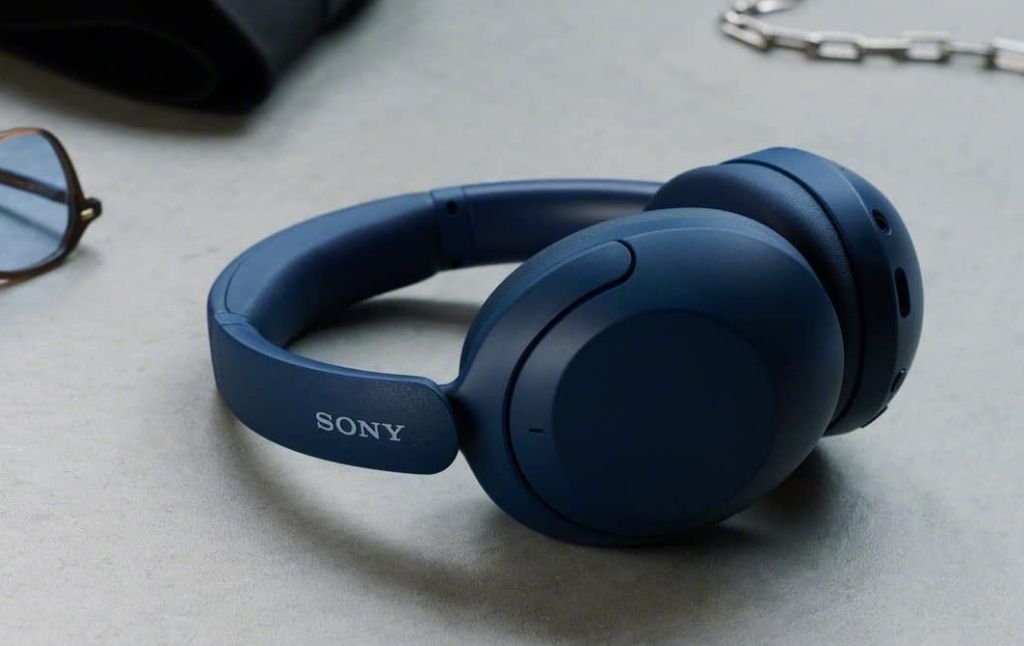 Sony extra BASS noise cancelling headphones