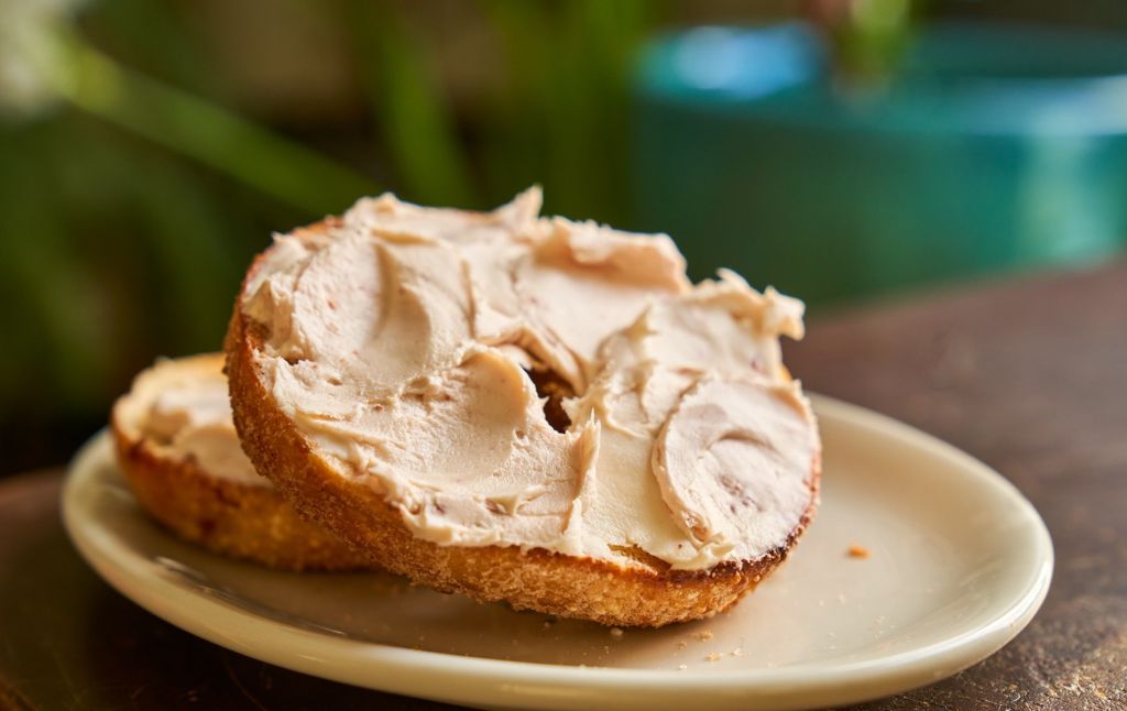 bagel with cream cheese