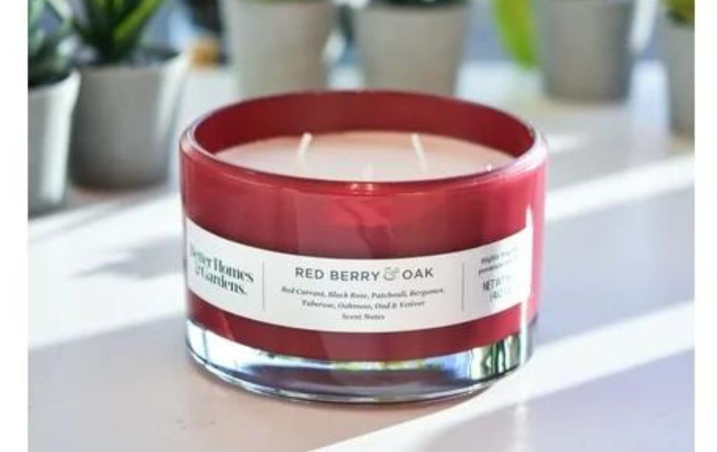 red berry oak candle